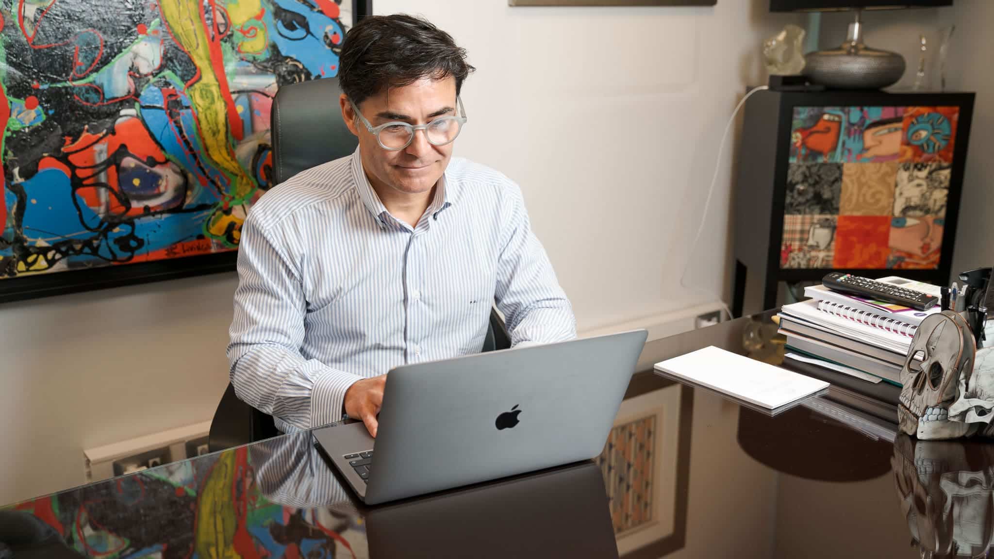Dr. Pablo Contreras Moraga, cirujano plástico Clínica WLK